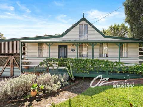 Sanctuary Point 3 Bedroom Charming Home Packed with Features