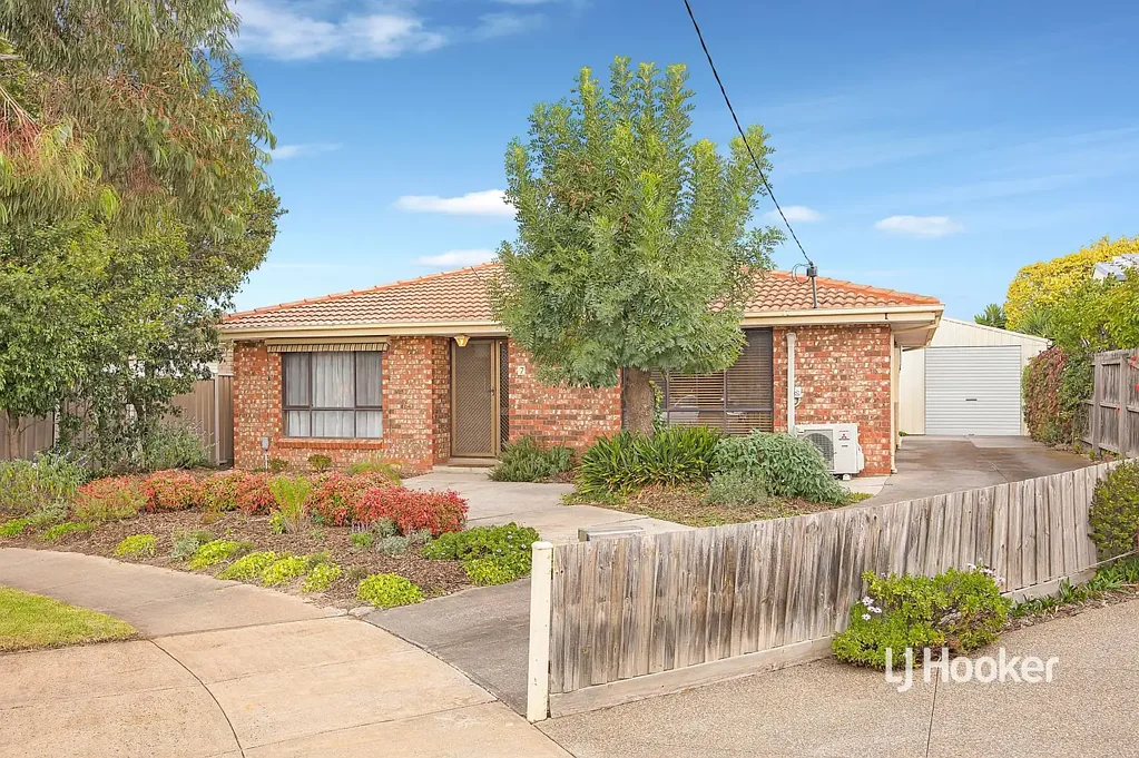 Werribee 3 Bedroom Charming Family Home with Spacious Living and Backyard Bliss