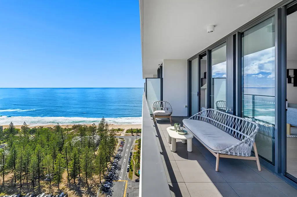 Broadbeach 3ਬੈੱਡਰੂਮ LUXURIOUS, SUB-PENTHOUSE WITH SPECTACULAR OCEAN & SKYLINE VIEWS!