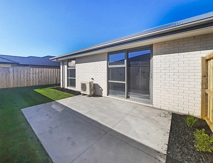 2/19 Harrison Drive, 11103, Canterbury, 3房, 2浴, 整租城市屋