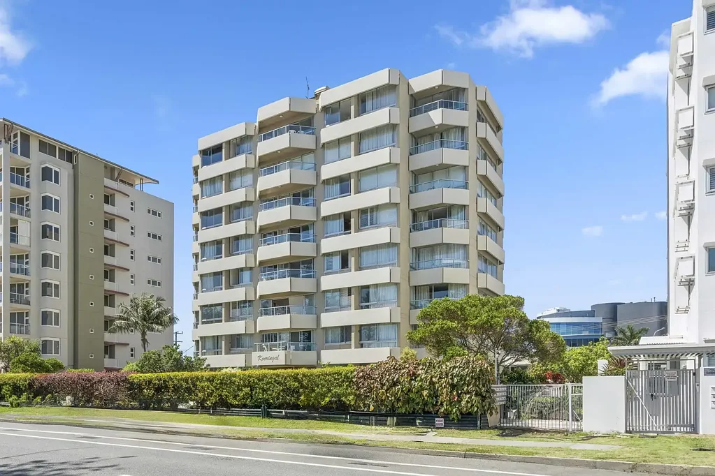 Coolangatta 3房  A RARE GROUND FLOOR OFFERING IN TIGHTLY HELD KOORINGAL