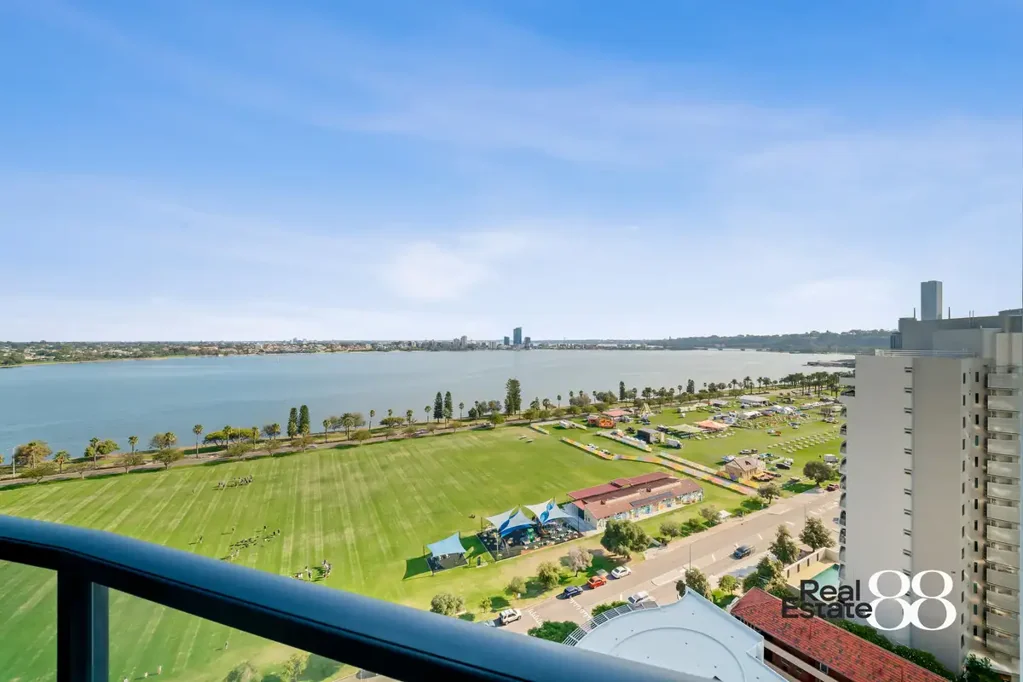 East Perth 2房  One Look at This View… and You will Be Sold!!!