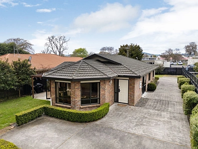 Cambridge 3 Bedroom Brick Beauty on Hall