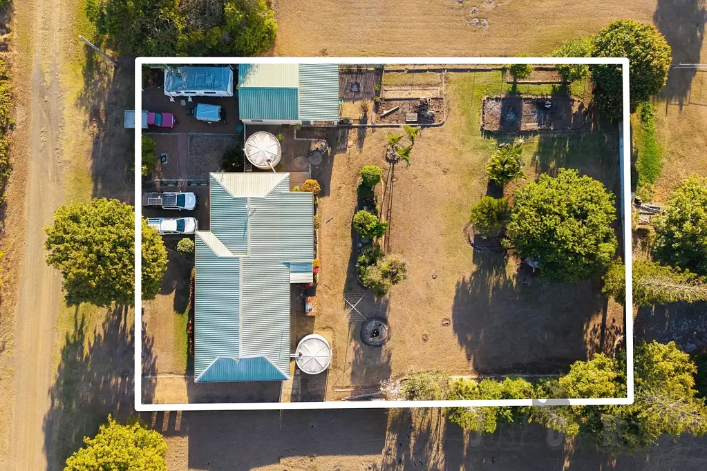 Burnett Heads 3Zimmer Coastal Brick Home with Lifestyle Opportunity!