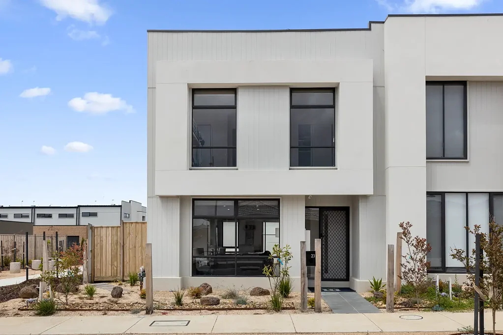 Armstrong Creek 3房  Sunlit Corner Residence With Modern Finishes