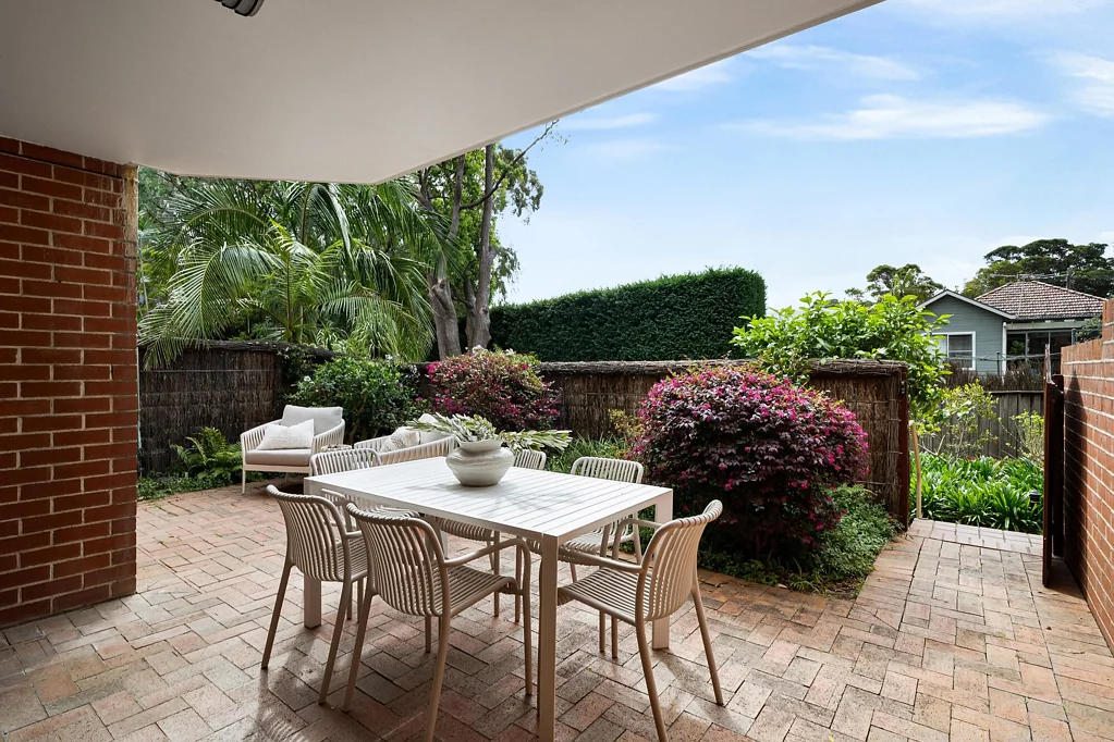 Manly Vale 2Habitaciones Exceptional security apartment with a sunlit courtyard in a premier tranquil central lifestyle address