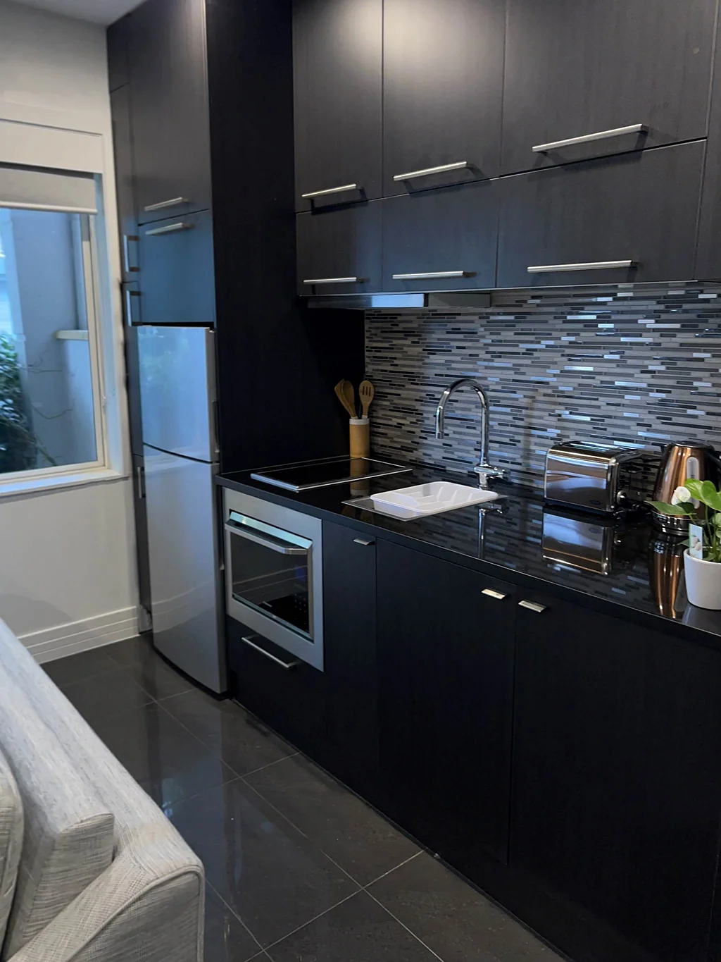 FULLY FURNISHED ONE BEDROOM - GIFFORD APARTMENT'S