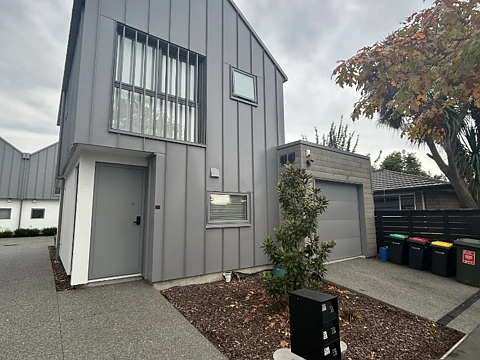 Fabulous Spacious Townhouse