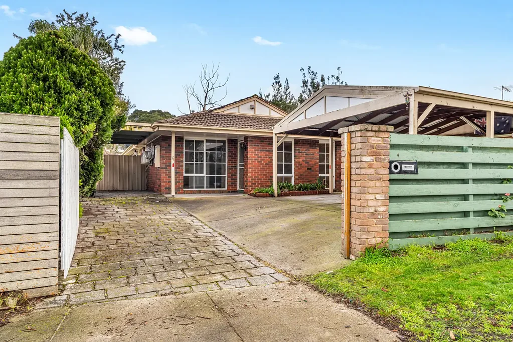 Carrum Downs 3 Bedroom Endless Potential on Huge Block