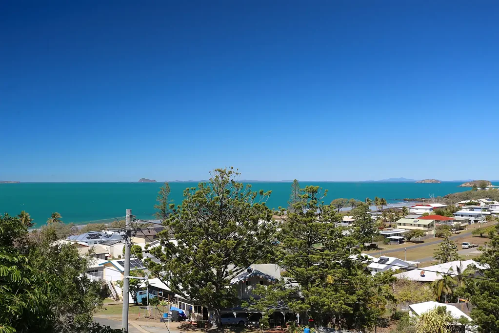 Emu Park 3कमरा The View Changes Everything – Elevated Coastal Living in the Heart of Emu Park