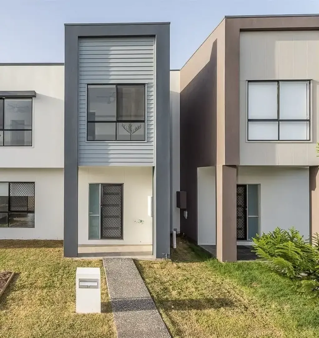 4 Bedroom Terrace Home!!