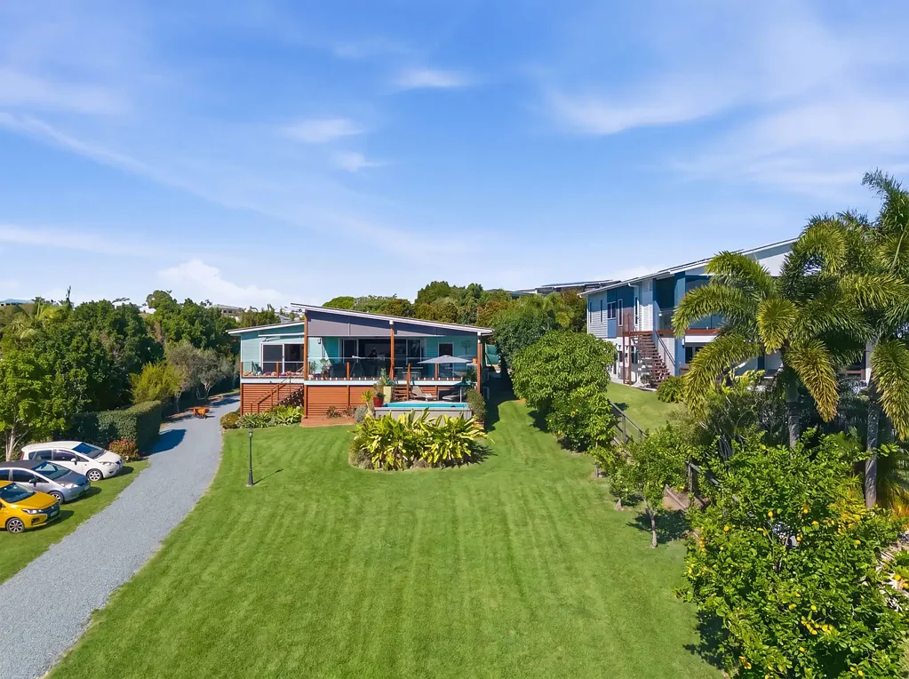 Craignish 3 Slaapkamer Elevated Coastal Living with Breathtaking Coral Sea Views