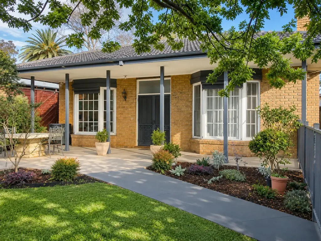 Mentone 3Moenga Family Space in a Blue-Chip Mentone Setting