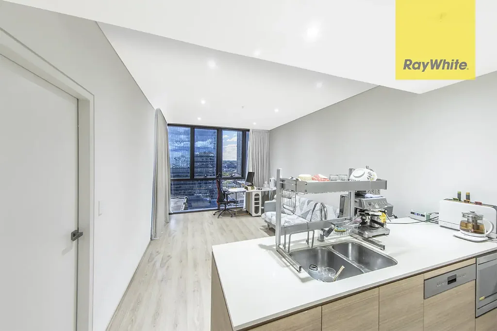 Stylish and Executive One Bedroom Plus Study located in V Crown Towers!