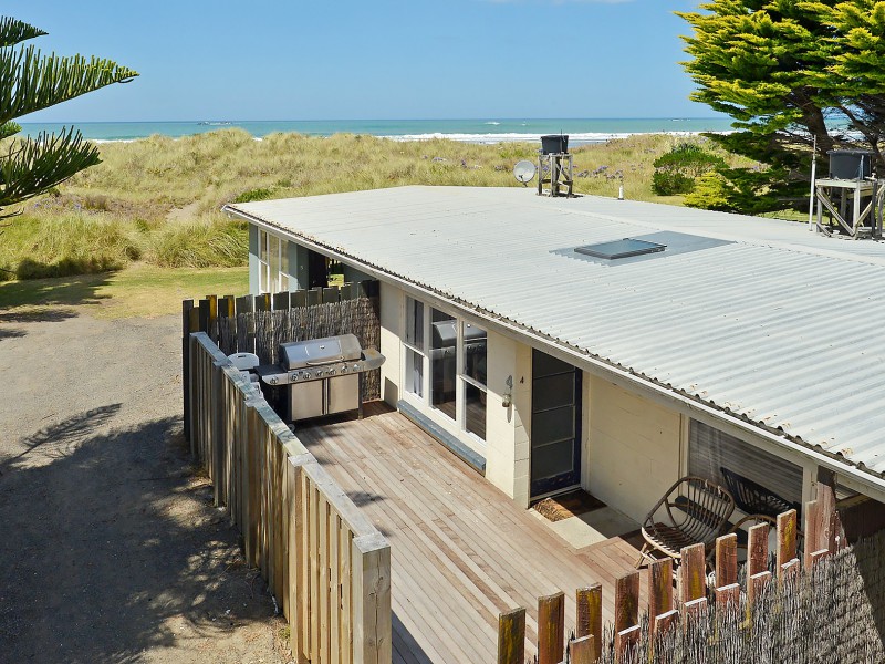 79d Blue Pacific Parade, Riversdale Beach, Masterton, 2 rūma, 1 rūma horoi