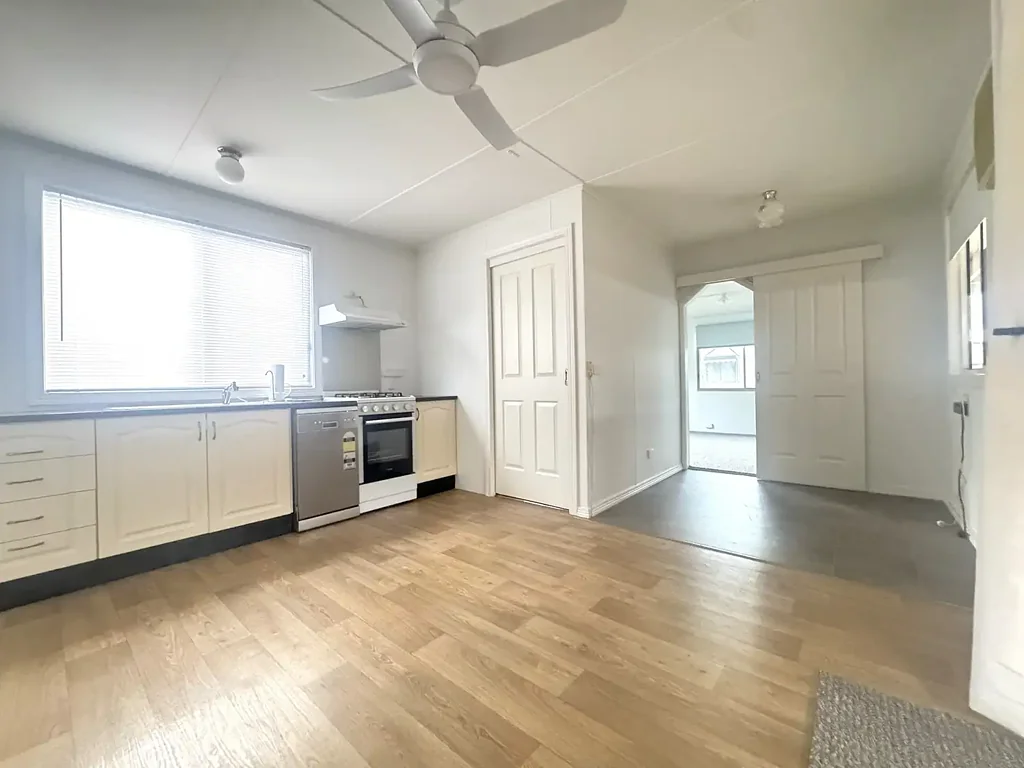 Traralgon 1침실 Great sized 1 bedroom home with study area, freshly painted interior and new carpet