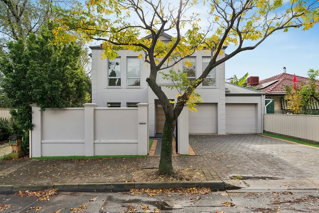 Modern 5 Bedroom Family Home. Double Garage.