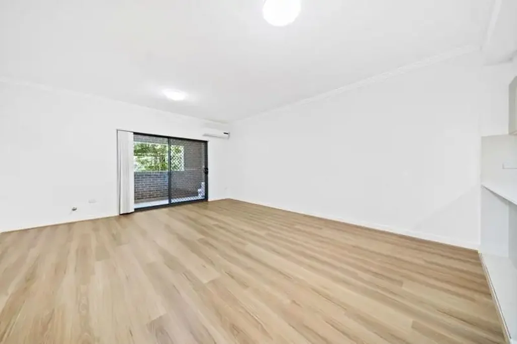 Dundas 3 Bedroom GROUND FLOOR WITH 204m ON TITLE