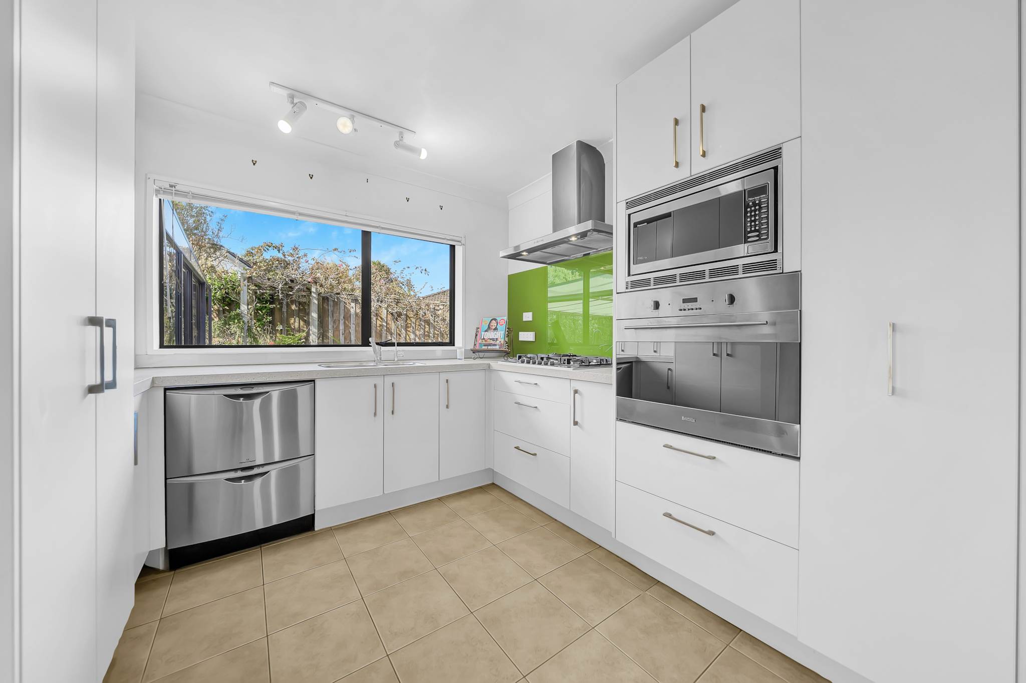 16 Landsberg Way, Windsor Park, photo 9