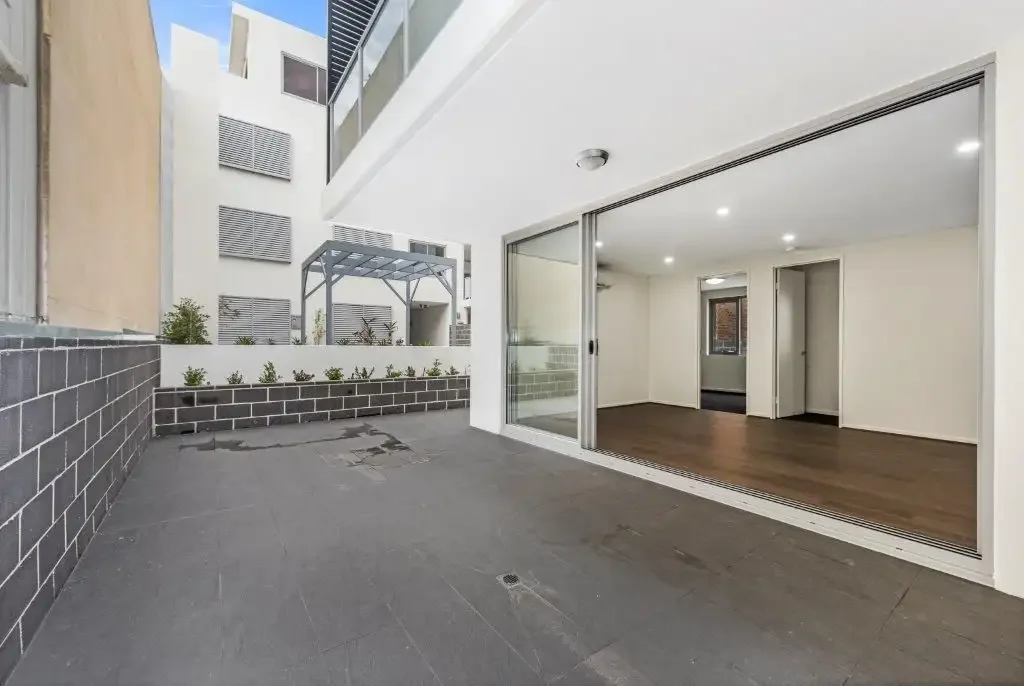 GROUND FLOOR 2BR + OVERSIZED PRIVATE COURTYARD