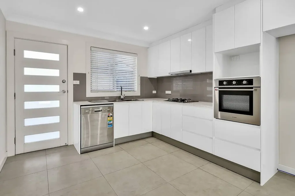TWO BEDROOM GRANNY FLAT, ELECTRICTY & WATER INCLUDED IN THE RENT