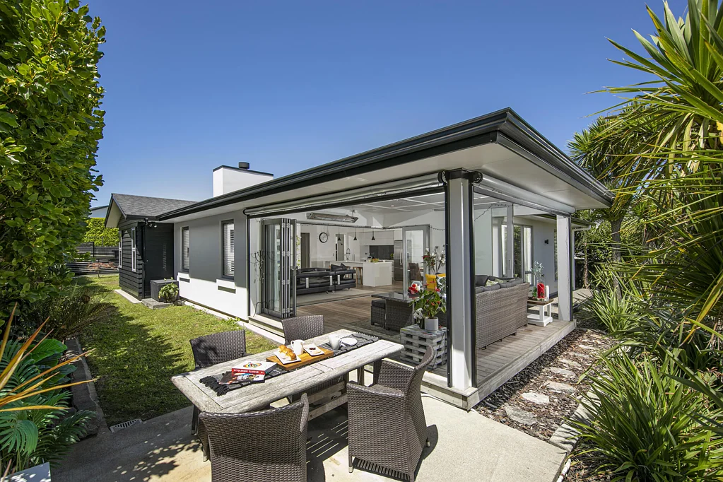 Orewa 4房  Coastal sophistication meets modern family living