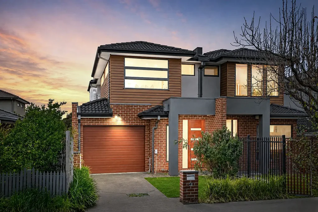 Clayton South 4房 宽敞的四卧室住宅，空间、光线和街景俱佳 Generous Four-Bedroom Living with Space, Light and Street Appeal