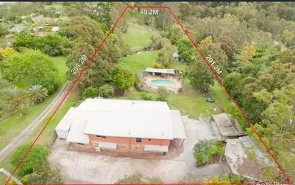 Bellbird Park 4ਬੈੱਡਰੂਮ Big Land 2 acre block, Big House! Great opportunity!