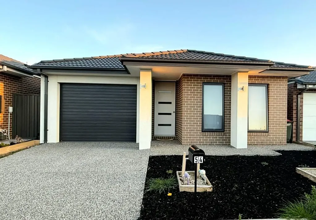 Near-New Family Home Opposite Stunning Parkland in Prime Clyde Location