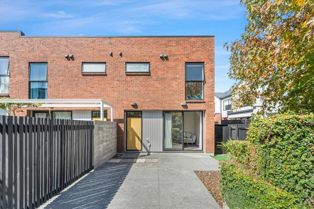 Hobsonville 2房  Lifestyle, Light & Location – Must Be Sold