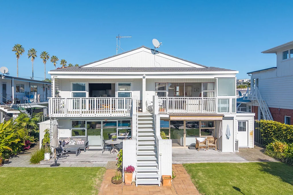 Kohimarama 2 Bedroom Beachside Living with Space, Style & Convenience