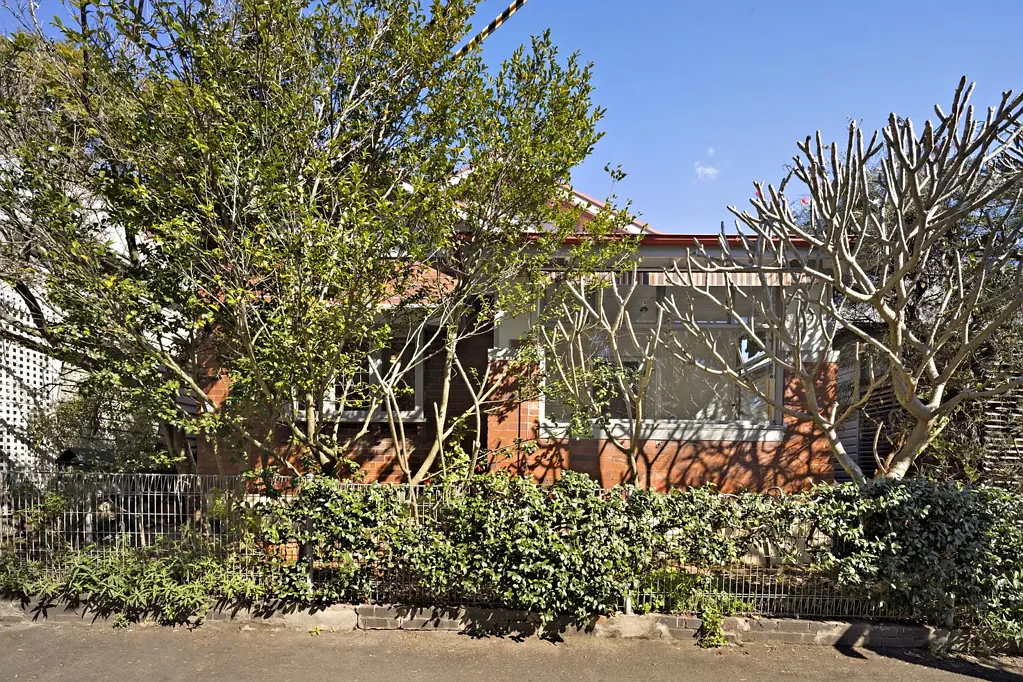 Balmain 3कमरा Tightly-held single level home with treasured leafy garden