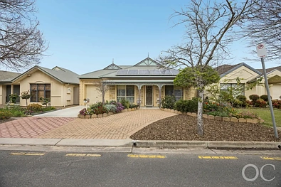 Port Adelaide 4Phòng ngủ Open the Door to a Flexible Family Home in Desirable Riverside Location
