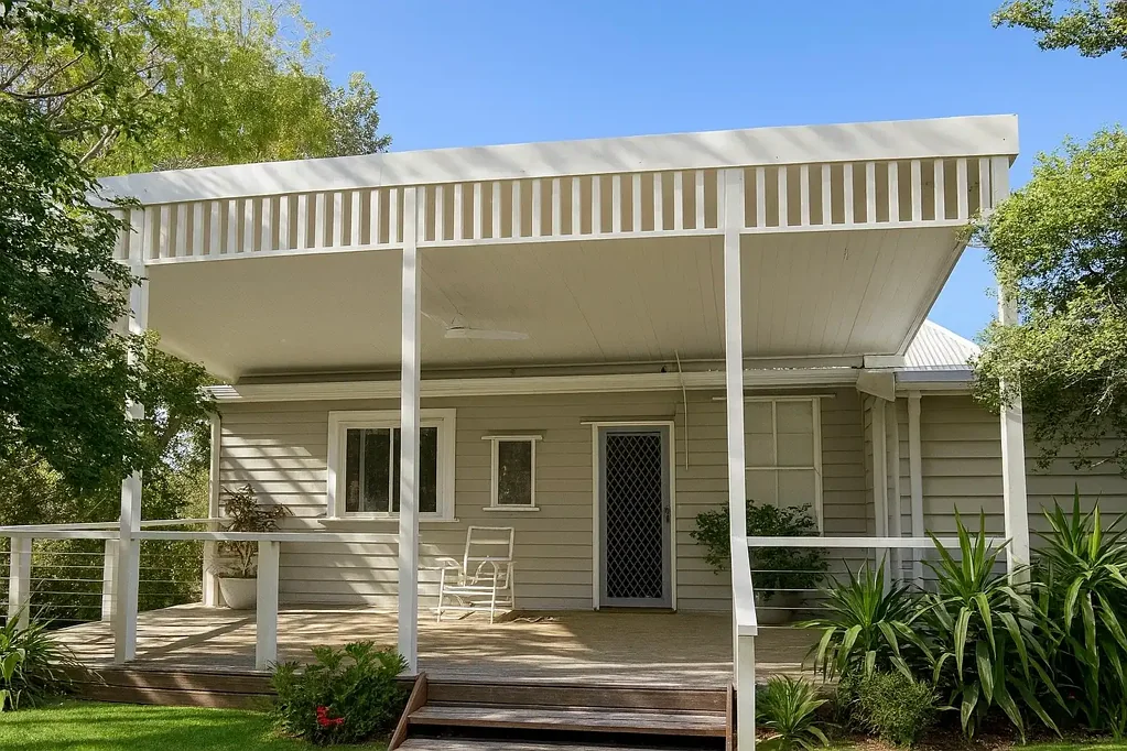 UNIQUE GARDEN OASIS - 3 BEDROOM HOME WITH STUDIO & LAKE VIEWS