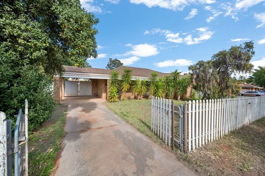 10 Cotter Place, Hannans, WA 6430