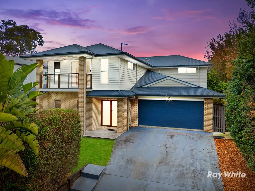 Daisy Hill 4房  精彩的当代住宅，位于备受追捧的“圣殿” | 多个生活区域，户外绿洲与丛林景观  Stunning Contemporary Home in Sought-After "The Sanctuary" | Multiple Living Areas, Outdoor Oasis & Bushland Views