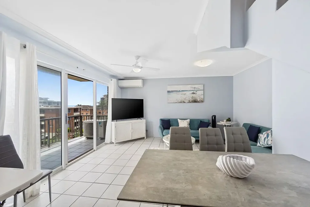 The Entrance 2غرفة نوم Split-Level Coastal Apartment with Ocean Views - Ideal Weekender, Airbnb, or Investment