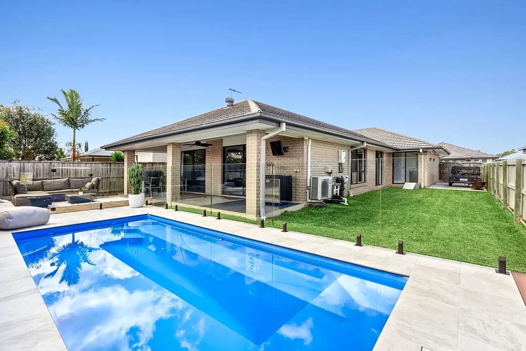 Caboolture South 4कमरा Modern Family Living with Pool & Side Access