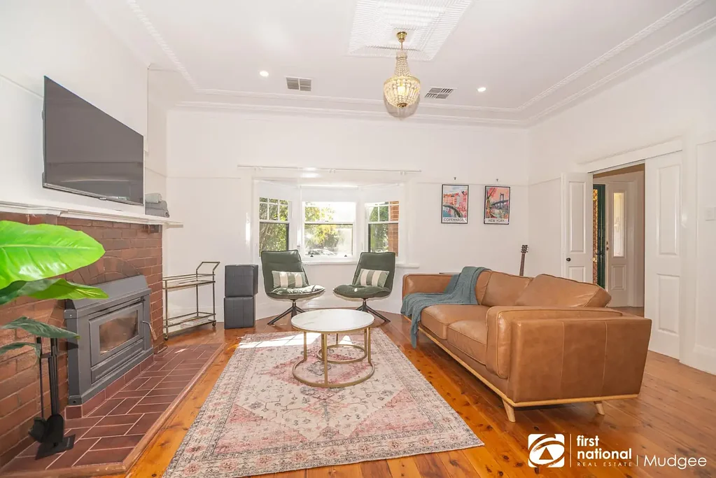 COMFORTABLE CENTRAL FURNISHED HOME