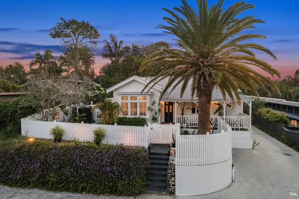 Byron Bay 3 Bedroom An Enviable Address - Character Home with Private Pool - Walk to Everything