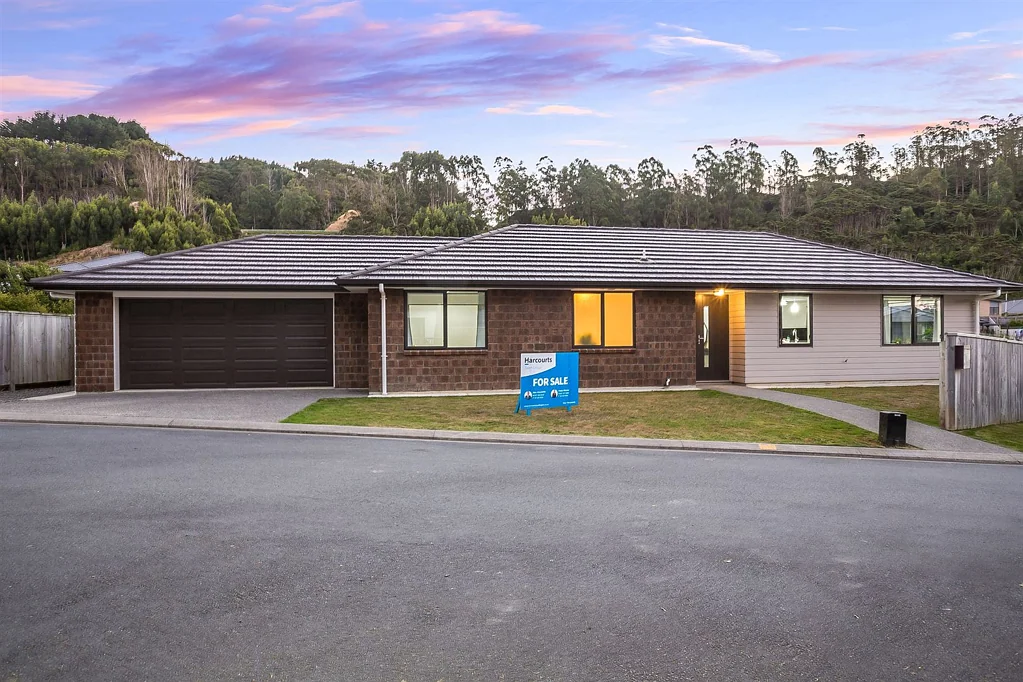 8 Hull Place, Whitby, Porirua, Wellington