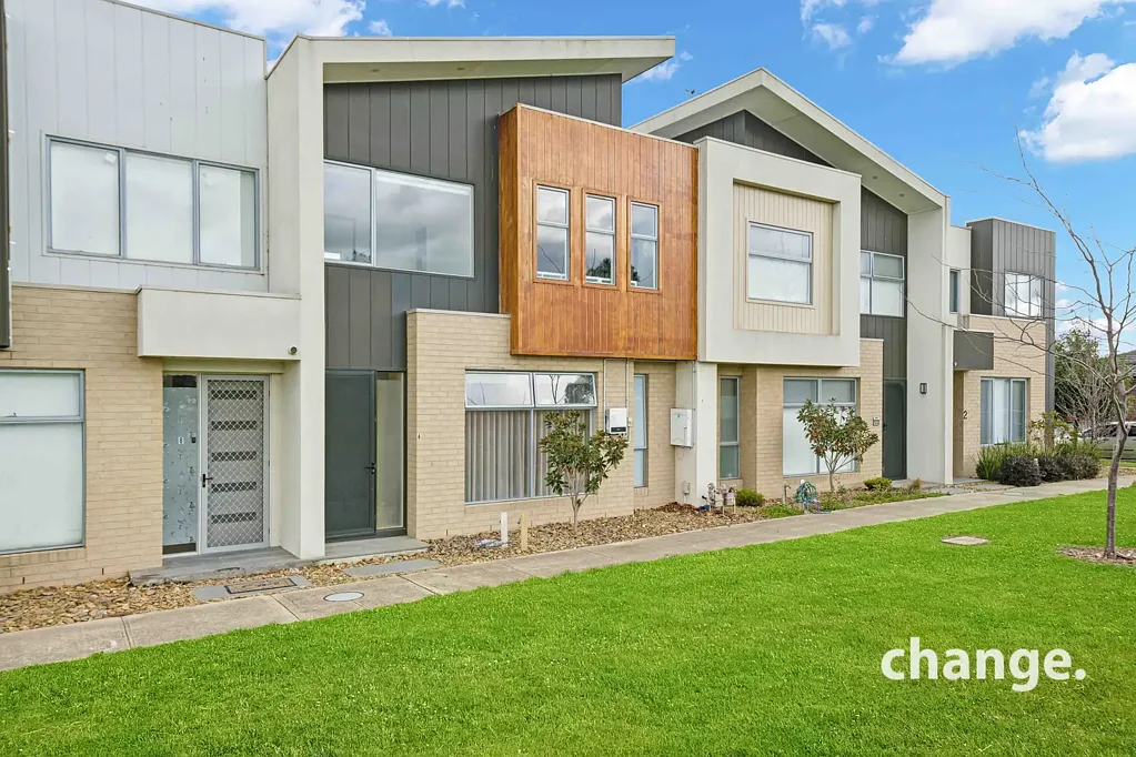 6 Marcela Walk, Clyde North, VIC 3978