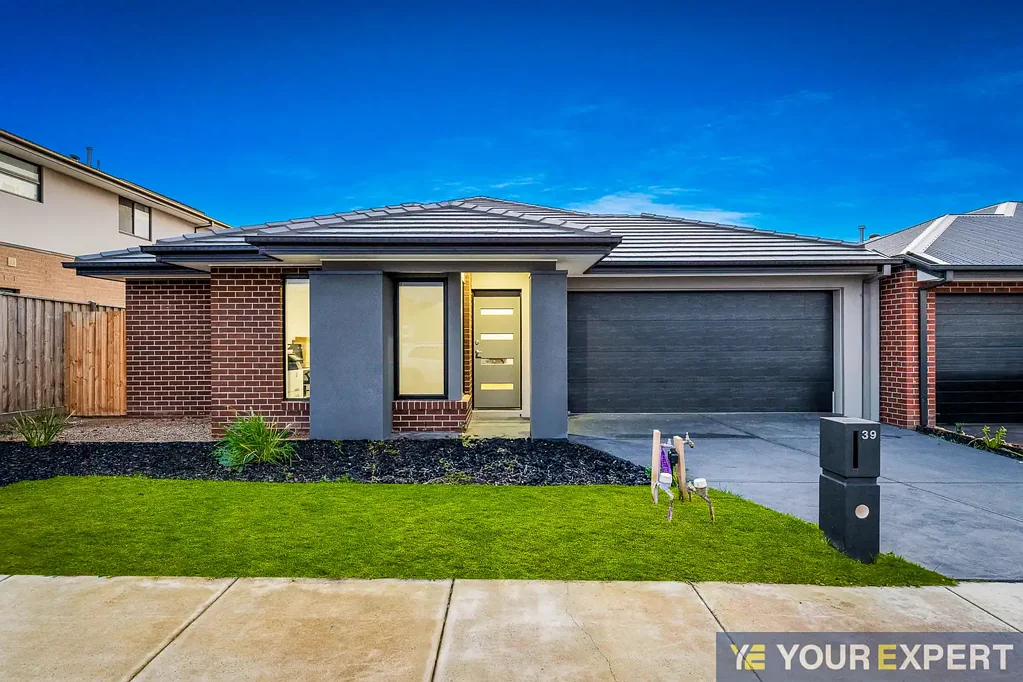 Cranbourne 4ਬੈੱਡਰੂਮ Near-New Family Home in Prime Canopy Estate Location