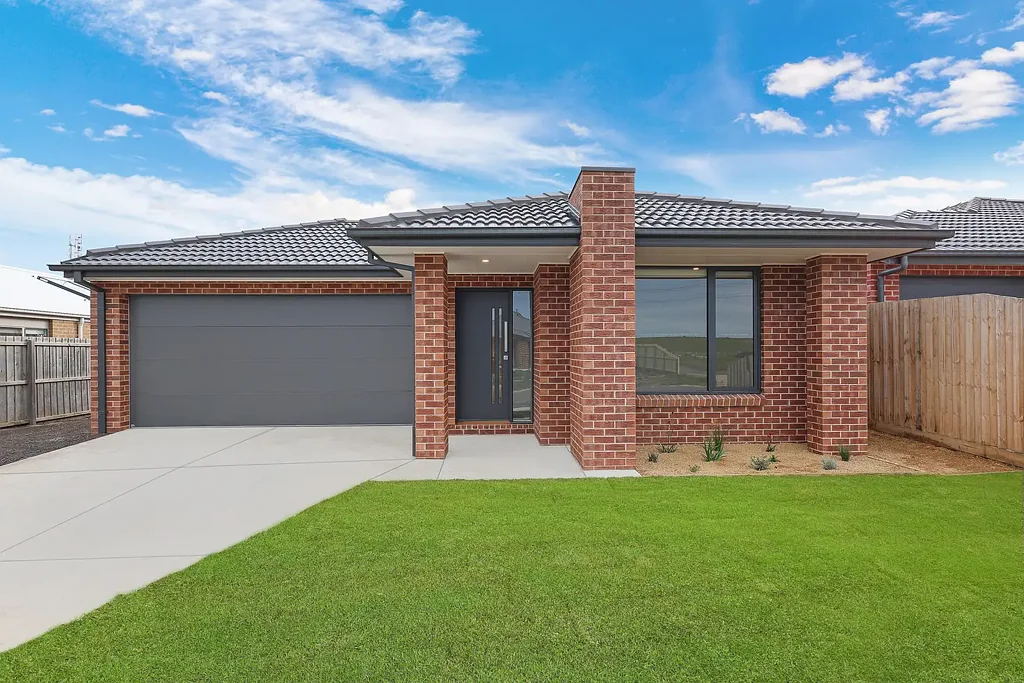 Warrnambool 3 Slaapkamer Brand New Home with Side Access.