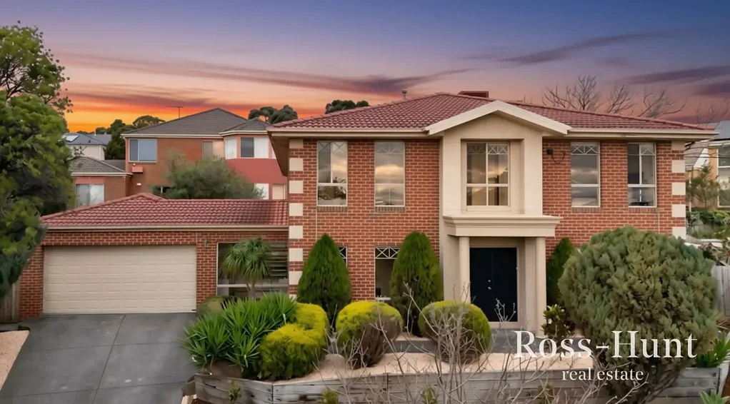 Balwyn 5 Slaapkamer Elevated Family Living with Sweeping Views in the Prestigious Balwyn High School Zone