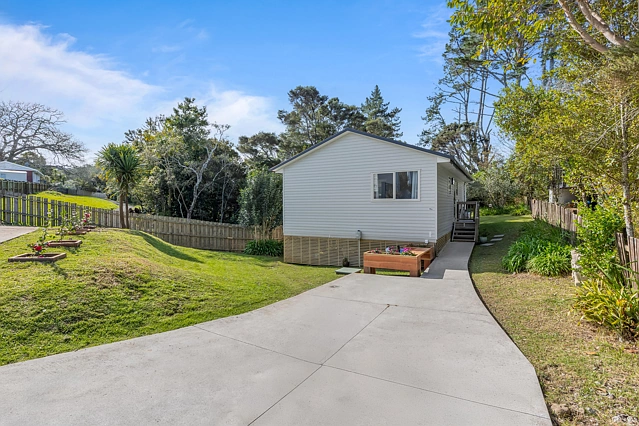 14A Packham Place, Beach Haven, North Shore City