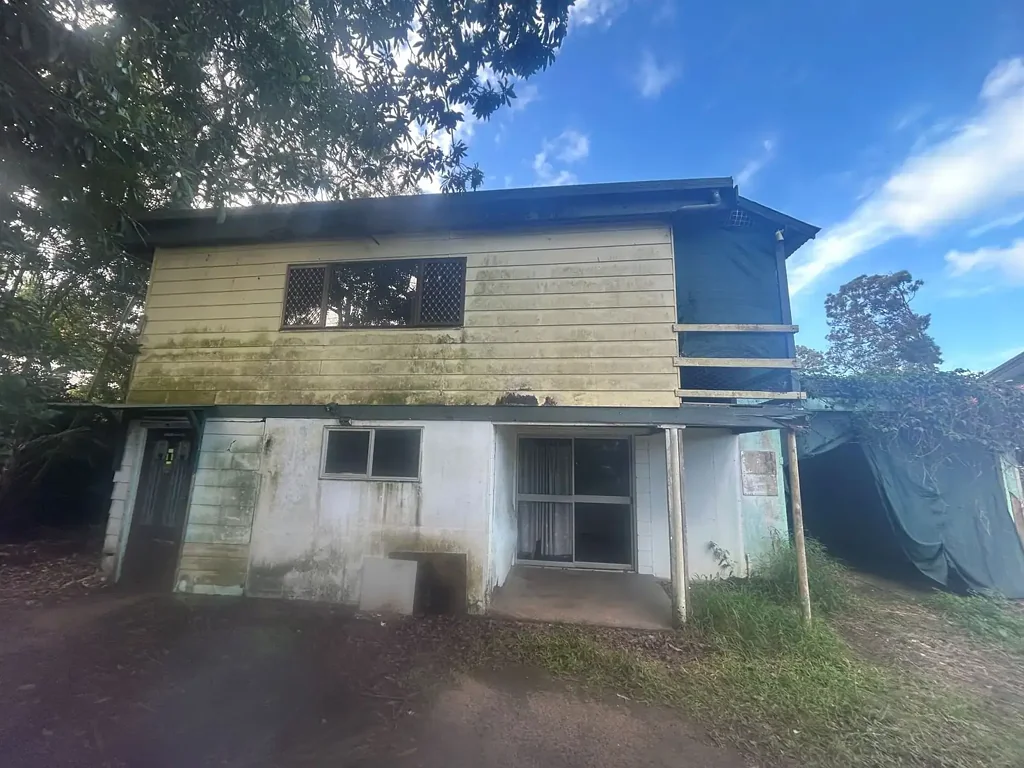 Macleay Island 3房 三卧两卫实用 685m²全围栏地块 车库储物空间 便利步行学区 商圈近在咫尺 Opportunity Awaits