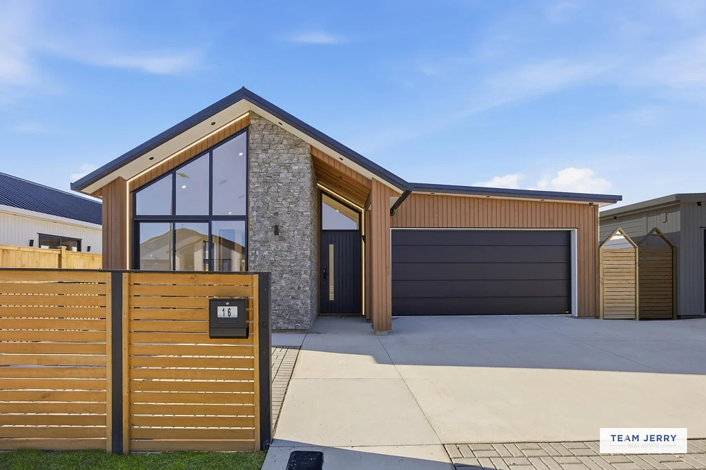 Opaheke 5房  Dual Living Potential - Luxury and High Spec New Home