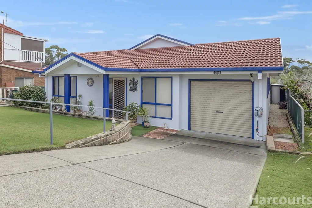 South West Rocks 3ਬੈੱਡਰੂਮ Walk to Beaches, Country Club and Town Centre from This Spacious Single-Level Home with Tandem Garage Workshop
