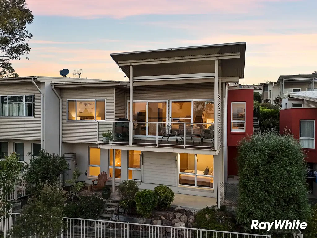 Batemans Bay 3ห้องนอน Unrivalled Water Views from Every Level, right in the heart of Batemans Bay